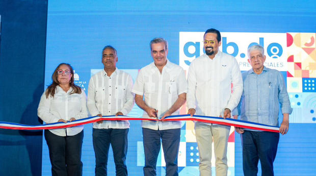 Luis Abinader inaugura primer Punto GOB en Santiago.
