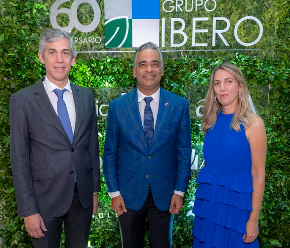 Luis Fernando Gutierrez, Joel Santos Echavarría y Lissette Gutierrez.