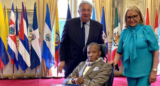 Vicente-Pimentel homenajeado en Paris por Unesco y Embajada Dominicana.