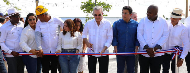 Presidente Abinader inaugura nuevo malecón en La Romana.