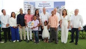 En Manoguayabo, presidente Abinader entrega 112 apartamentos en el Residencial Hato Nuevo V y 96 en el Residencial Lolita I