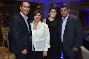 Luis Angarita, Carolina de Angarita, Carla Altuve y Yassire Mendez. 