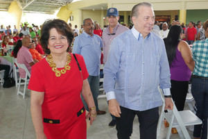 Ministro de Cultura, Eduardo Selman agasaja al personal de la institución