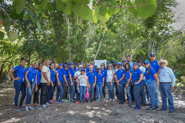 Integrantes de la  jornada de reforestación, bajo el programa “Misión Rescate Lista Roja”.