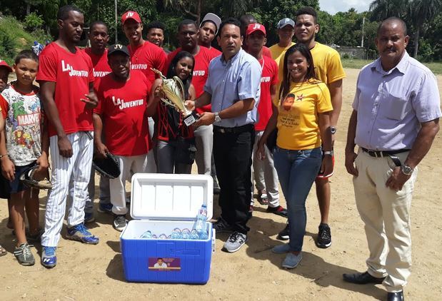 La liga de la juventud del sector Buenas Noches en Hato Nuevo. (Foto:Cortesía).