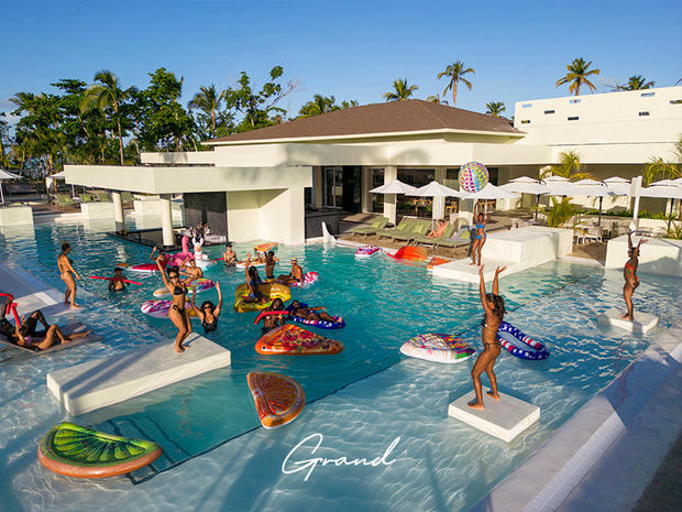 Piscina del Temptation Miches Resort.