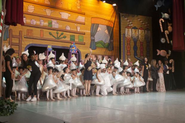 Academia de Ballet presentó con éxio "La Dulcería de Don Pirulín"