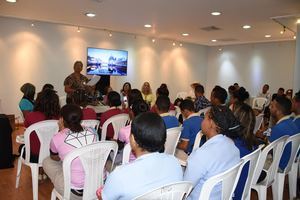 Al mediodía, en Talleres Literarios, estudiantes y amantes de la literatura participaron en: Lectura de Mujeres de Roca y Tinta (Distrito Nacional). (Foto:Cortesía).
