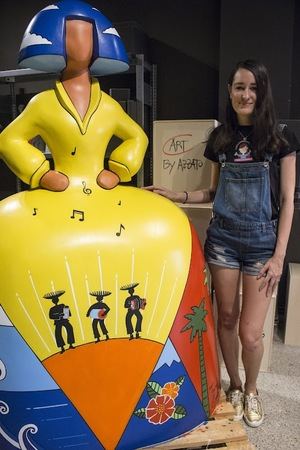 Taína Almodóvar exhibe la Menina “La Menina Caribeña”.