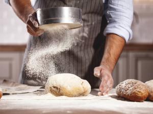 Panecillos rellenos de espinacas y queso, un plato para preparar sin horno