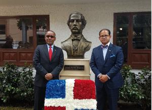 Colocan en Colombia quinto busto de Juan Pablo Duarte