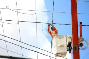 Edenorte instala 24 horas de luz en municipio Baitoa