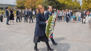 Vicepresidenta Raquel Peña rinde tributo a caídos por bomba atómica en Hiroshima, Japón