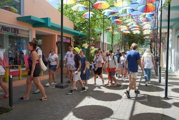 Turistas visitan Puerto Plata.