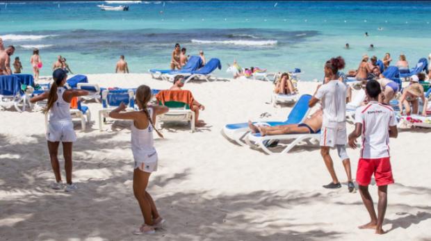República Dominicana cerrará el año con 9.8 millones de turistas, según David Collado
