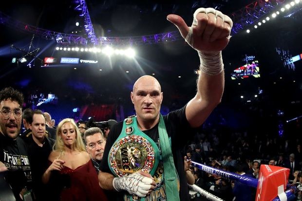 Tyson Fury fue nombrado caballero después de que el wrangler Wythenshawe venciera a Deontay Wilder por TKO para convertirse en dos veces campeón mundial de peso pesado.