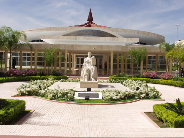 Universidad Autónoma de Santo Domingo.