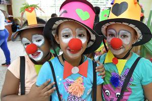 Gran espectáculo de circo finaliza con éxito el campamento de verano sonrisas 2018