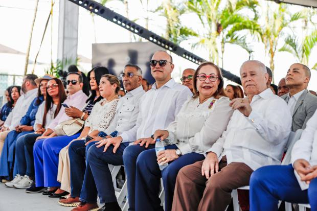 Ulises Rodríguez expone cambios de una gestión que transforma a Santiago