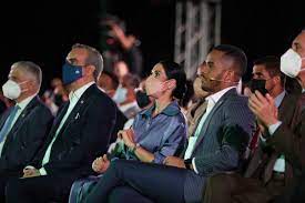 Presidente Luis Abinader, Raquel Arbaje junto al ministro de la Juventud, Rafael Féliz García.