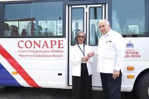 CONAPE entrega vehículos a centros de atención integral para fortalecer la asistencia a los adultos mayores