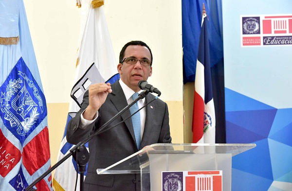 Navarro asegura que la gestión pública debe ser moral y ética para mejorar la vida de los dominicanos