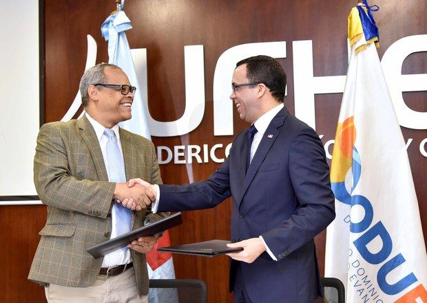 Fidel Lorenzo, presidente de CODUE y Andres Navarro Ministro de Educación 