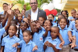 Andrés Navarro da inicio a mejoramiento de escuelas y politécnicos en Dajabón