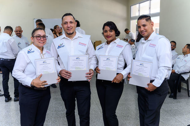 Jóvenes graduados.