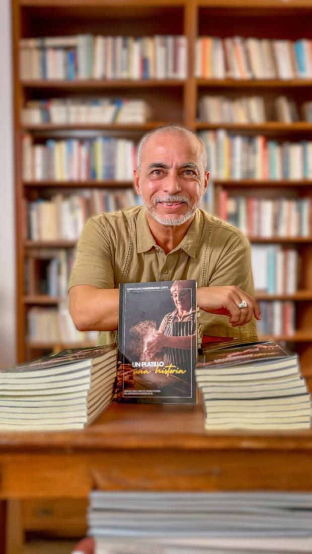 Luis Valderrama pone a circular el libro “Un platillo, una historia”