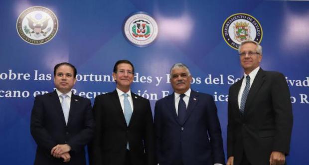 Canciller Vargas con representantes de Puerto Rico