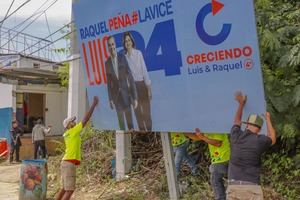 Vencido plazo otorgado Alcaldía inicia retiro publicidad política de las vallas