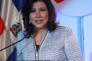 Cedeño de Fernández resta validez a encuesta da favorito a Abinader
