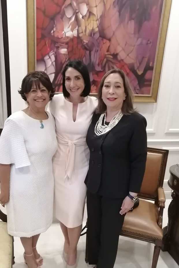 Verónica Sención, la Primera Dama Raquel Arbaje y Lidia Martínez de Macarrulla 