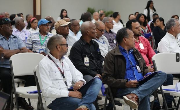 Vista parcial de los participantes en el panel sobre Desarrollo Rural Integral e Inclusivo.