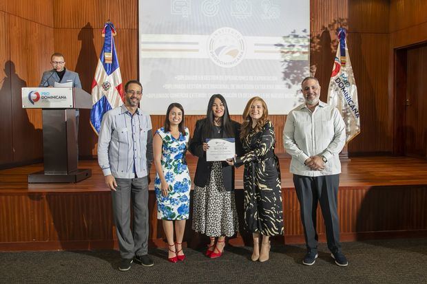 Vladimir Pimentel, Astrid Díaz, Mariana De Castillo, Mildred Santos, Marcial Smester.