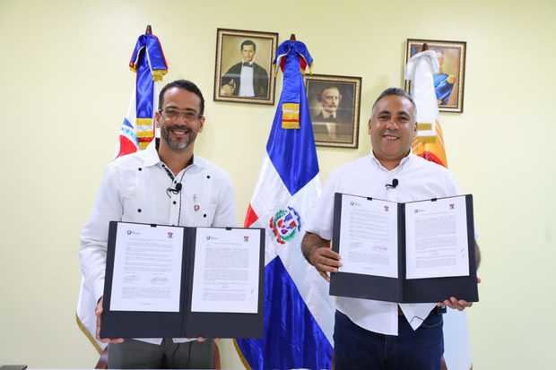 Vladimir Pimentel, Subdirector General, Manuel Antonio Santana Jiménez, Alcalde.