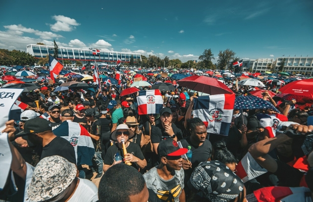 Vuelven a la Plaza de la Bandera ahora a protestar contra nuevos impuesto.