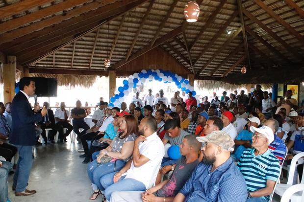 Wellington Arnaud en el comando de campaña de Puerto Plata.