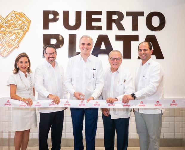 Haydée Kuret de Rainieri, Fred Oscar Imbert, Luis Miguel de Camps, Frank Rainieri y Frank Elías Rainieri.