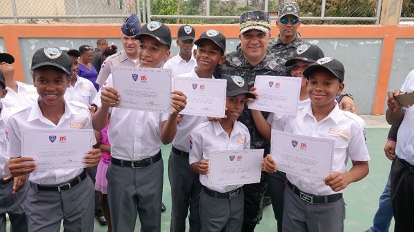 Graduandos de policías comunitarios