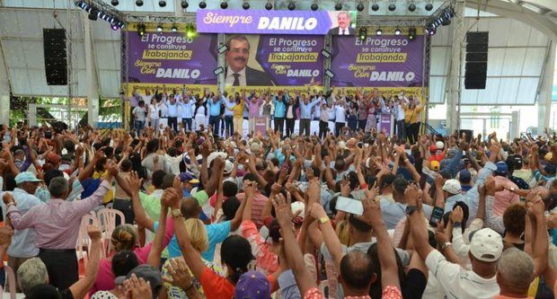 Peledeistas abarrotan polideportivo de Dajabón en apoyo a obras de gobierno Danilo Medina
