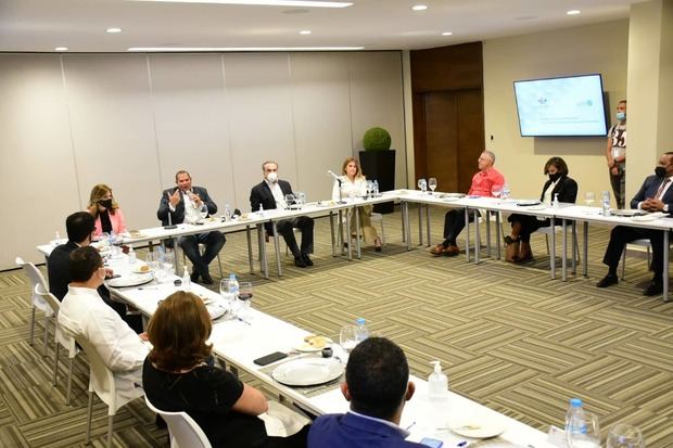 Encuentro de la Asociación de Industrias de la República Dominicana, AIRD y los alcaldes y representantes de los ayuntamientos de la Mancomunidad del Gran Santo Domingo.