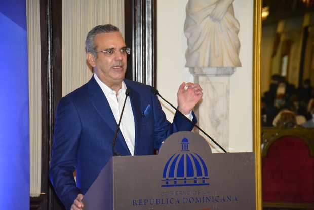 Presidente Luis Abinader anuncia obras por miles de millones de pesos para Santo Domingo Este