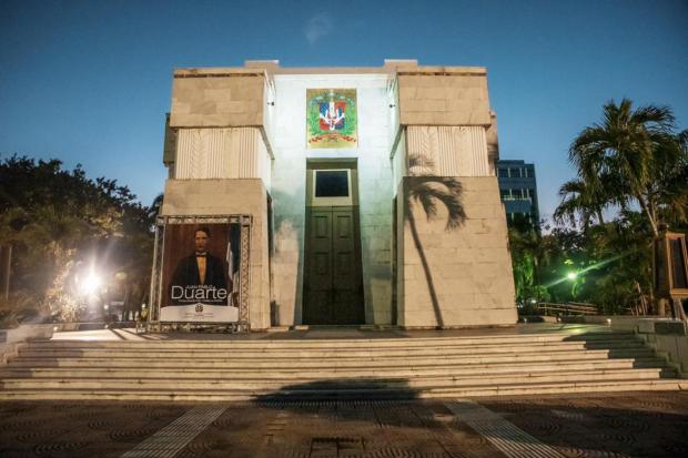 ADN, ETED y MIDE restauran alumbrado Parque Independencia