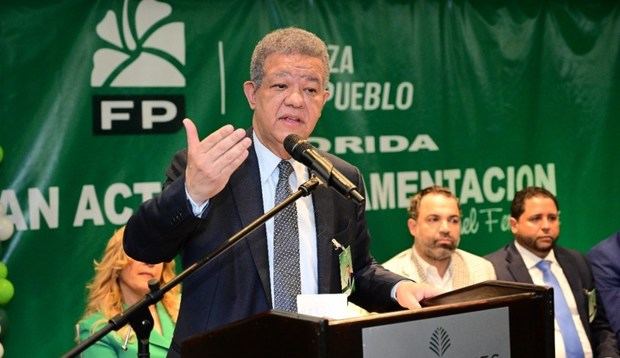 Leonel Fernández asegura que en la polí­tica tiene que hacerse el trabajo en equipo “uno solo no puede lograrlo”