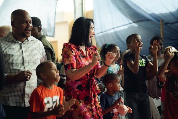 Primera dama celebra Día de los Reyes junto a niños y niñas del sector Las Cañitas