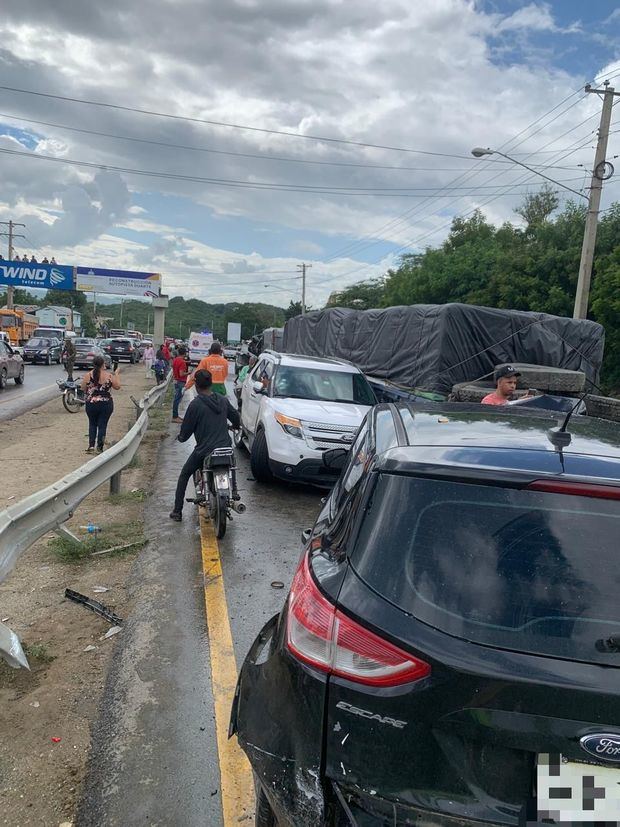 El Sistema Nacional de Atención a Emergencias y Seguridad 911 coordina asistencia tras un accidente de tránsito múltiple.