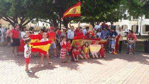 Manifestantes  españoles en la Parque Colón. 