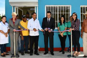 Comunidades de Barraquito y las Coles reciben las Farmacias del Pueblo